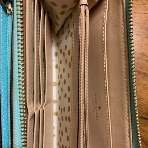 Kate Spade wristlet - Picture 2 of 2